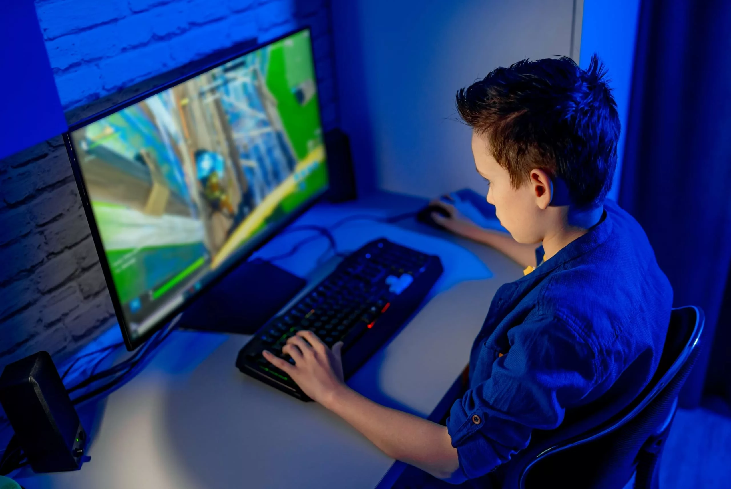 How do online games help children manage their pocket money?